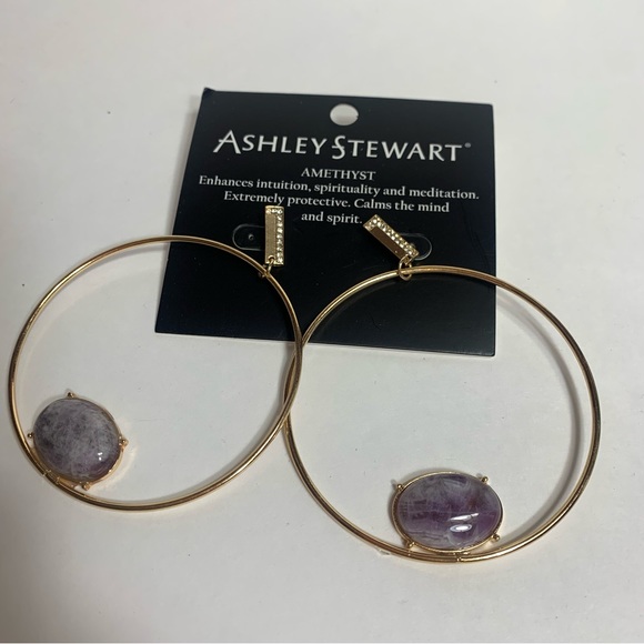 Junk jewelry. Pair of earrings but one has broken stone. - Picture 4 of 5